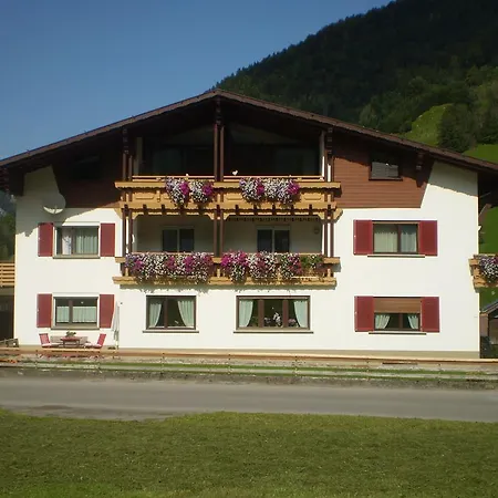 Gaestehaus Manuela Puchmayr Pensjonat Mellau